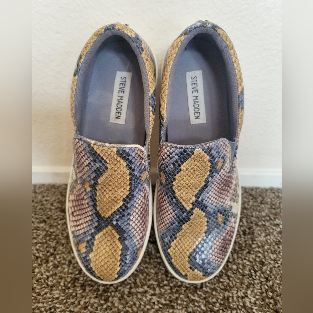 Woman's Steve Madden loafer